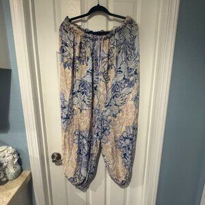 EUC FREE PEOPLE DRAW STRING WASIT HAREM PANTS.CAN FIT 2XL/3XL